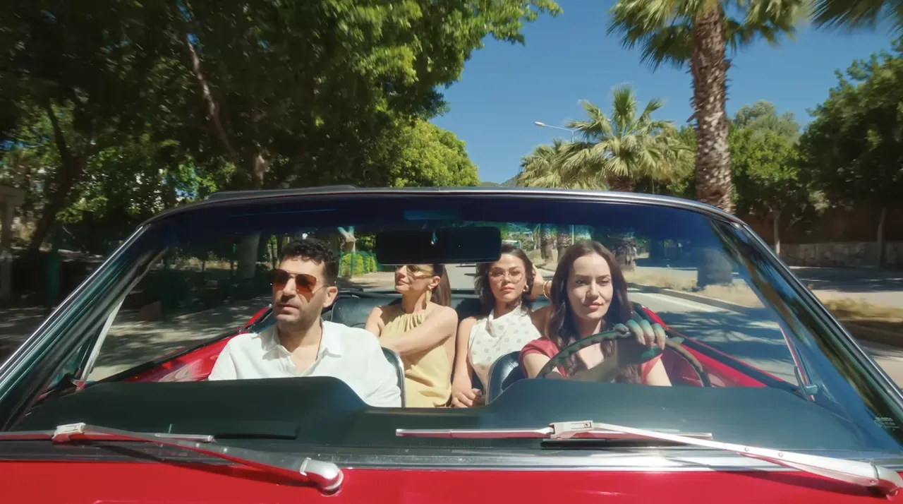 Murat Yıldırım ve Fahriye Evcen'in dizisi Turquoise Summer nereden izlenir?