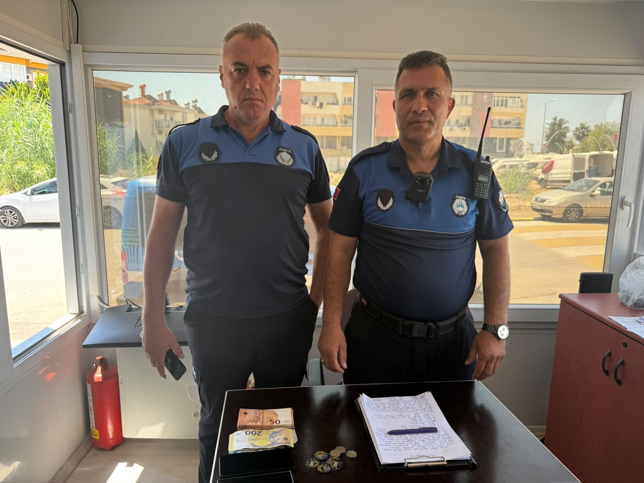 Esnaf Şüpheliyi Yakalattı Antalya Sahte Döviz (2)