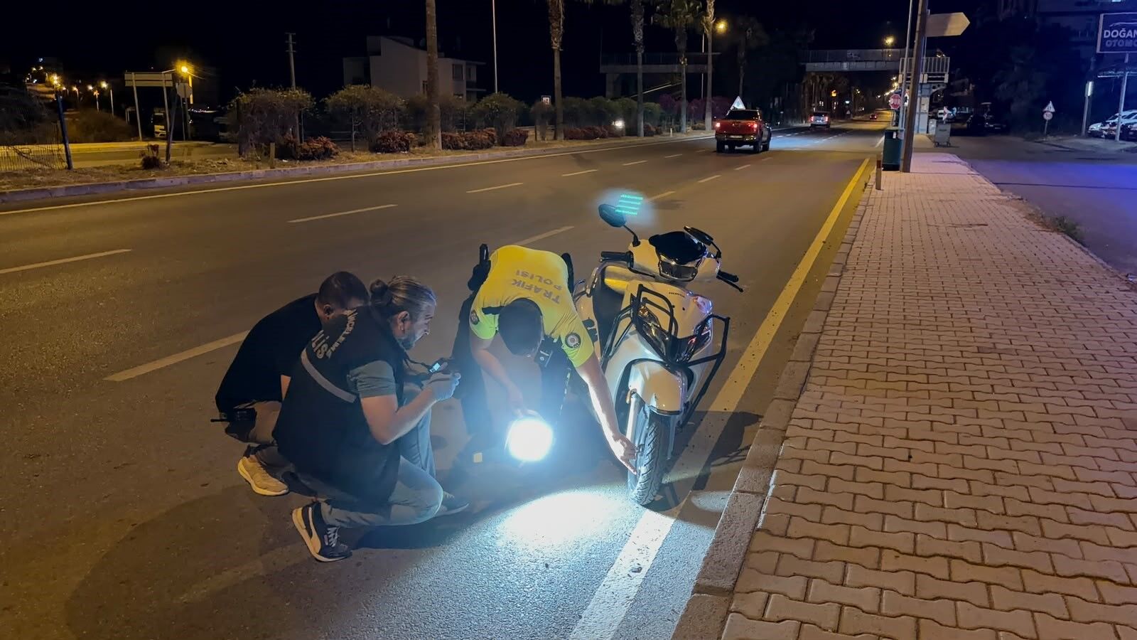 Gazipaşa D 400 Kara Yolunda Kontrolden Çıkan Motosikletin Karıştığı Kazada Sürücü Hayatını Kaybetti (2)