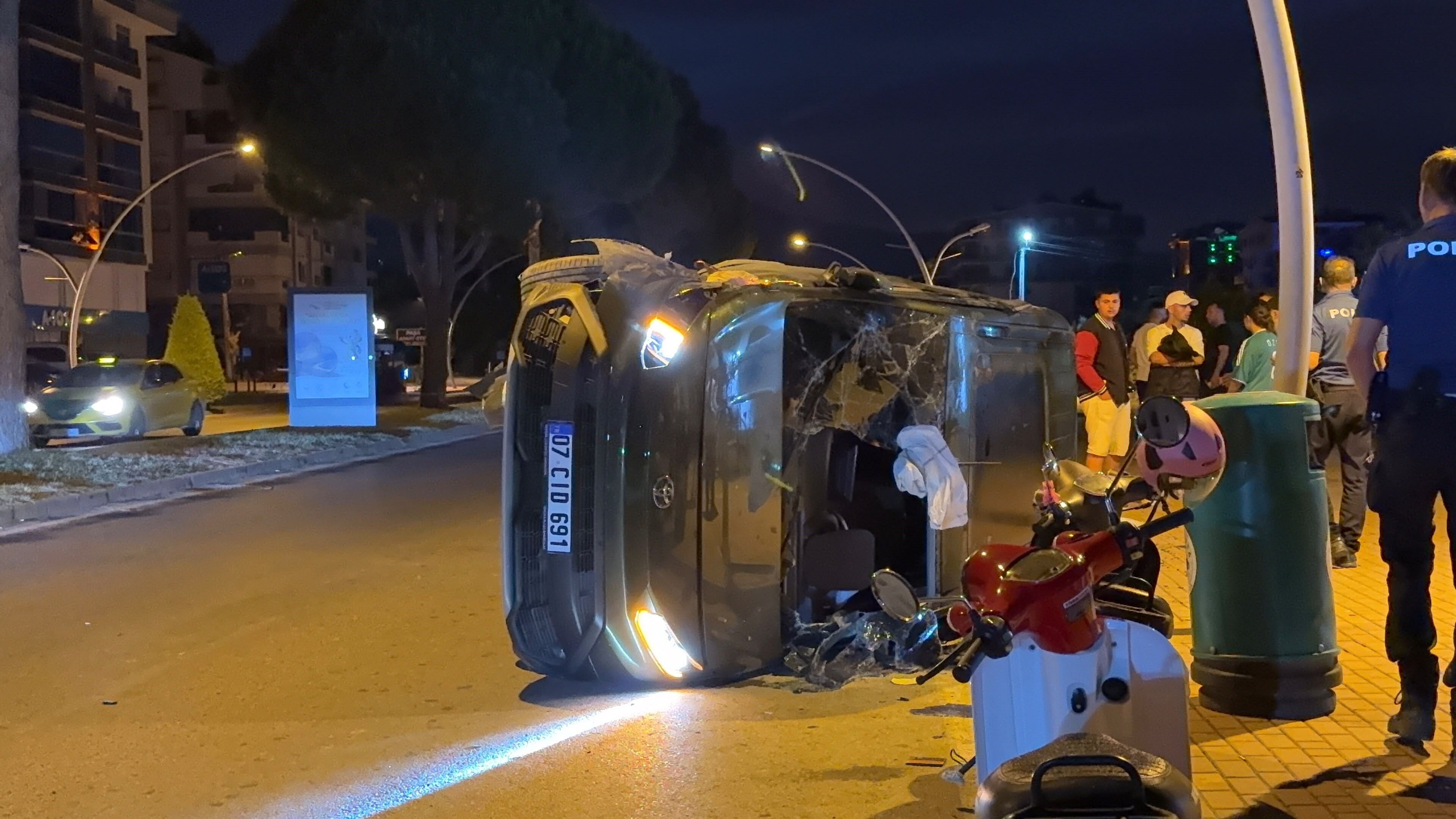 Gazipaşa'da Alkollü Sürücü Kaza Yaptı! Takla Atan Otomobil Ortalığı Savaş Alanına Çevirdi (2)