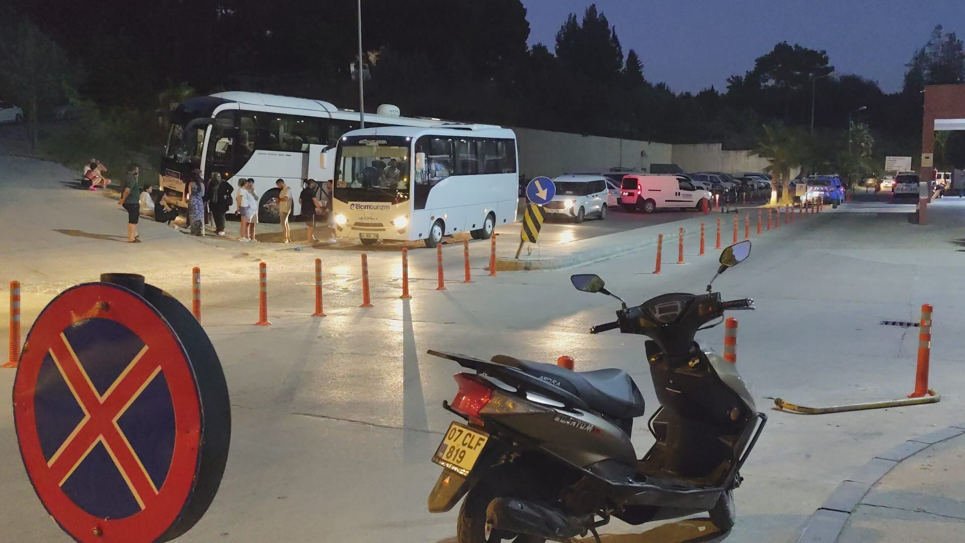 Manavgat'ta Rafting Sonrası Yemek Hastanelik Etti! 52 Kişi Zehirlendi (1)
