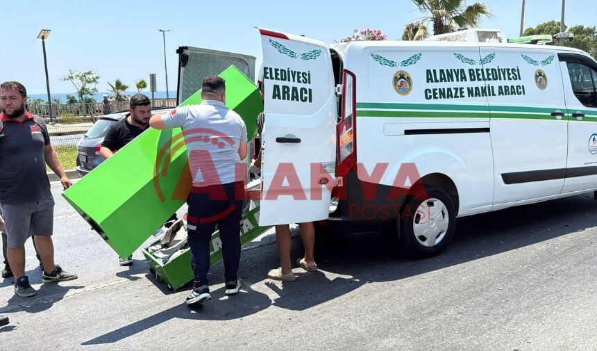 Son Dakika Alanya'da Feci Kazada Ölü Var! Trafik Kilitlendi (2)