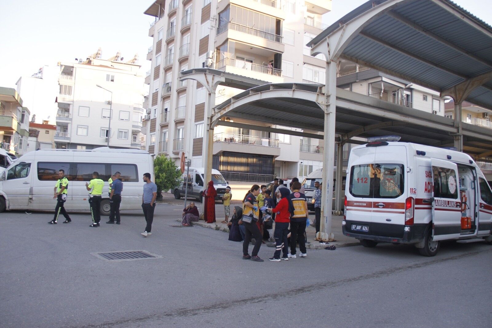 Tarım Işçilerini Taşıyan Iki Minibüs Çarpıştı 5 Yaralı (4)