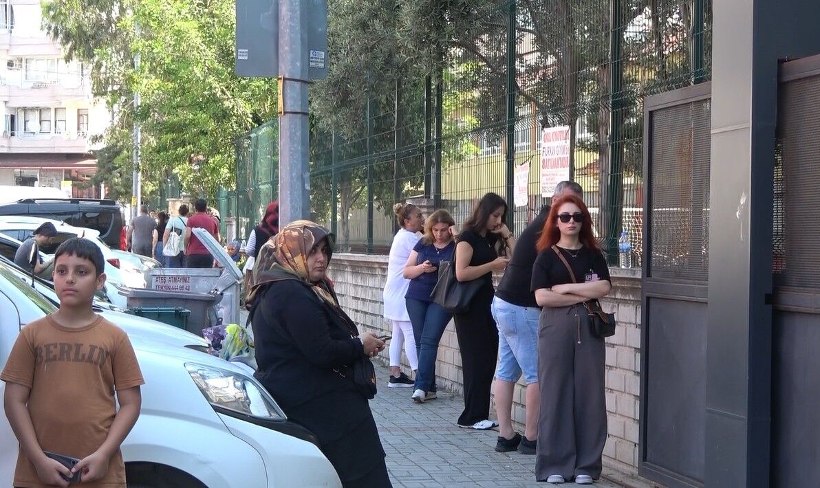 Velilerden Sınav Kapısında Heyecanlı Bekleyiş Alanya Lgs (3)