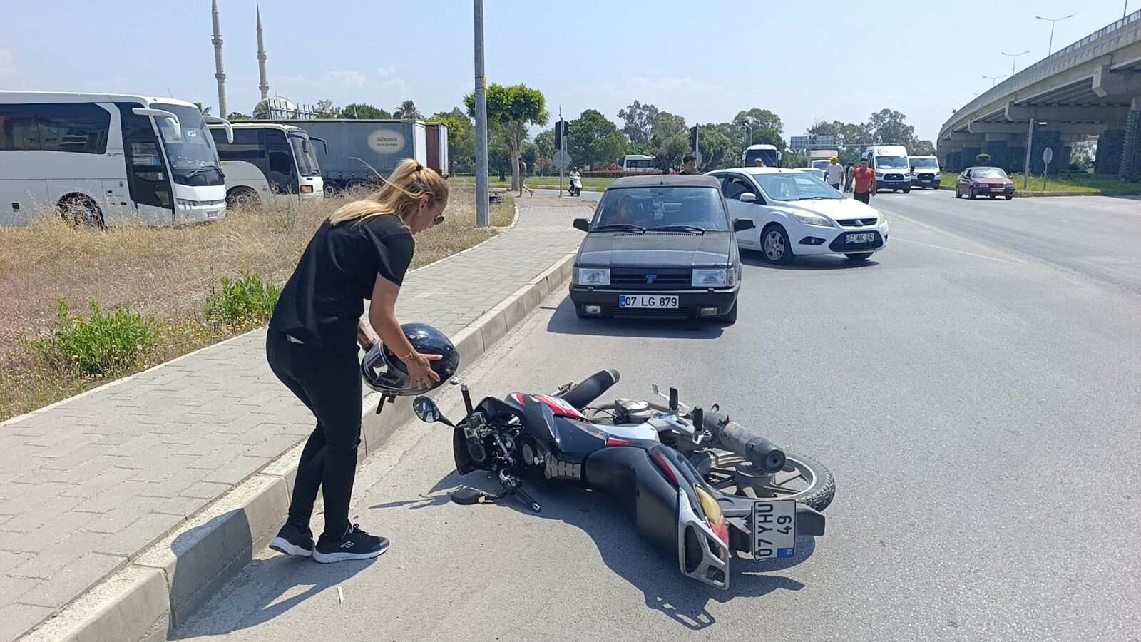 Yola Dökülen Yağ Kazaya Yol Açtı Antalya (2)