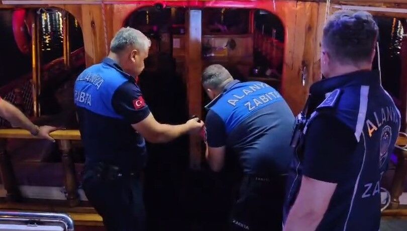 Alanya Belediye Başkanı'ndan Çok Sert Rest! İskele'de Iki Tekne Mühürlendi (4)