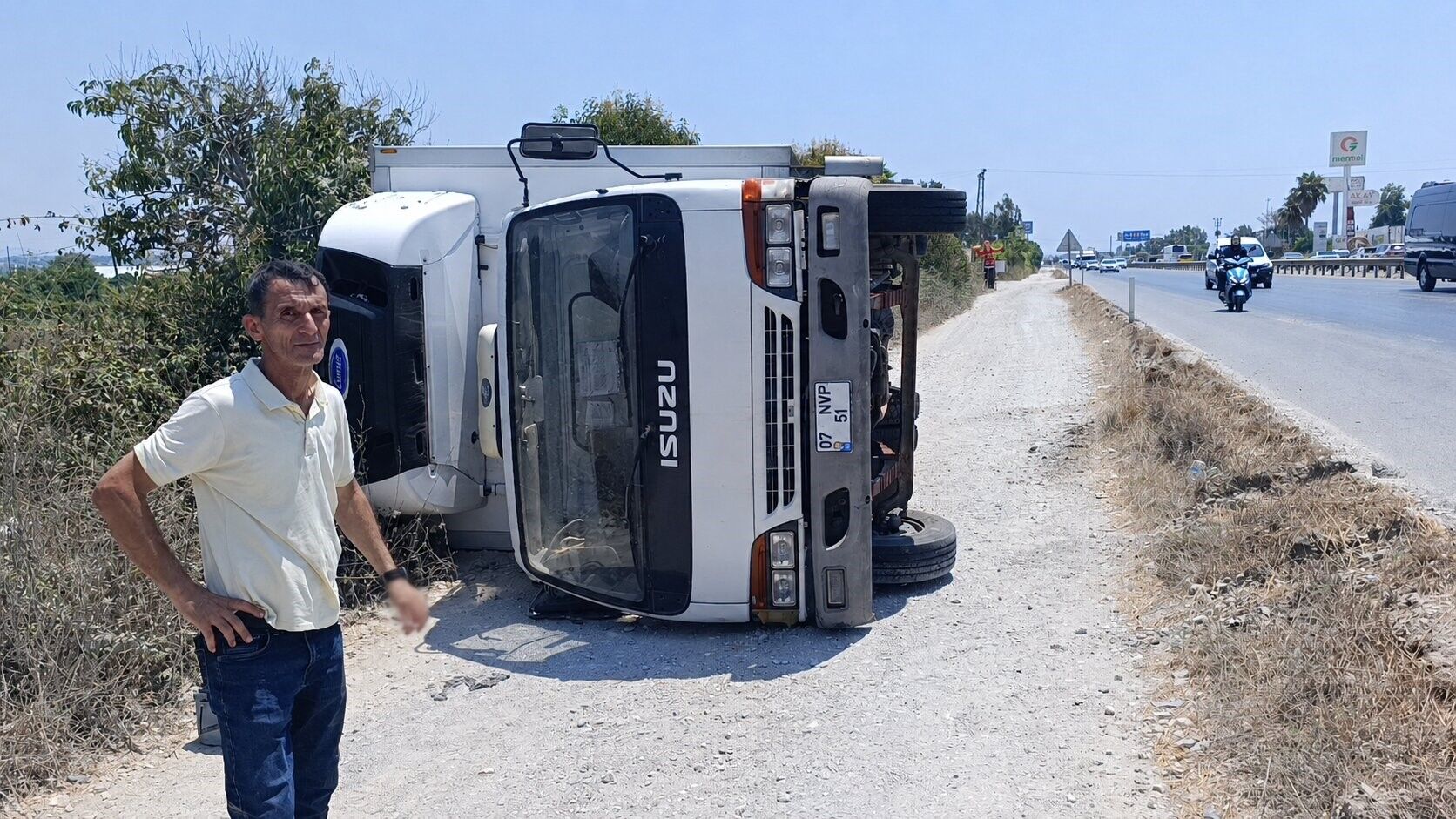 Alanya Manavgat Yolunda Vatandaşlar Sürücünün Yardımına Koştu (1)