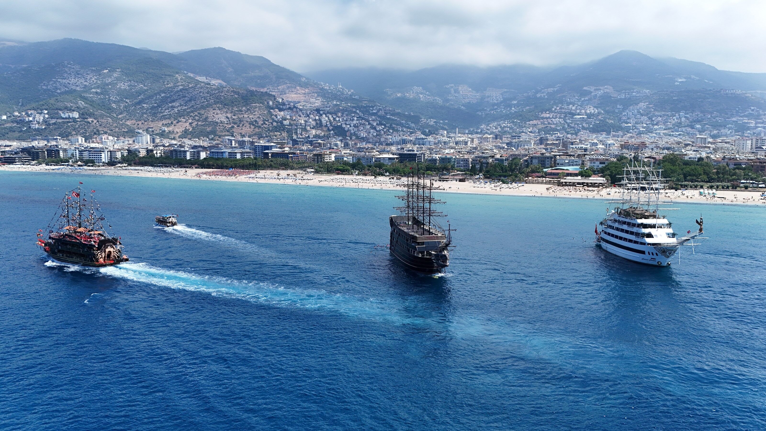 Alanya Sahillerinde Iğne Atsan Yere Düşmüyor (3)