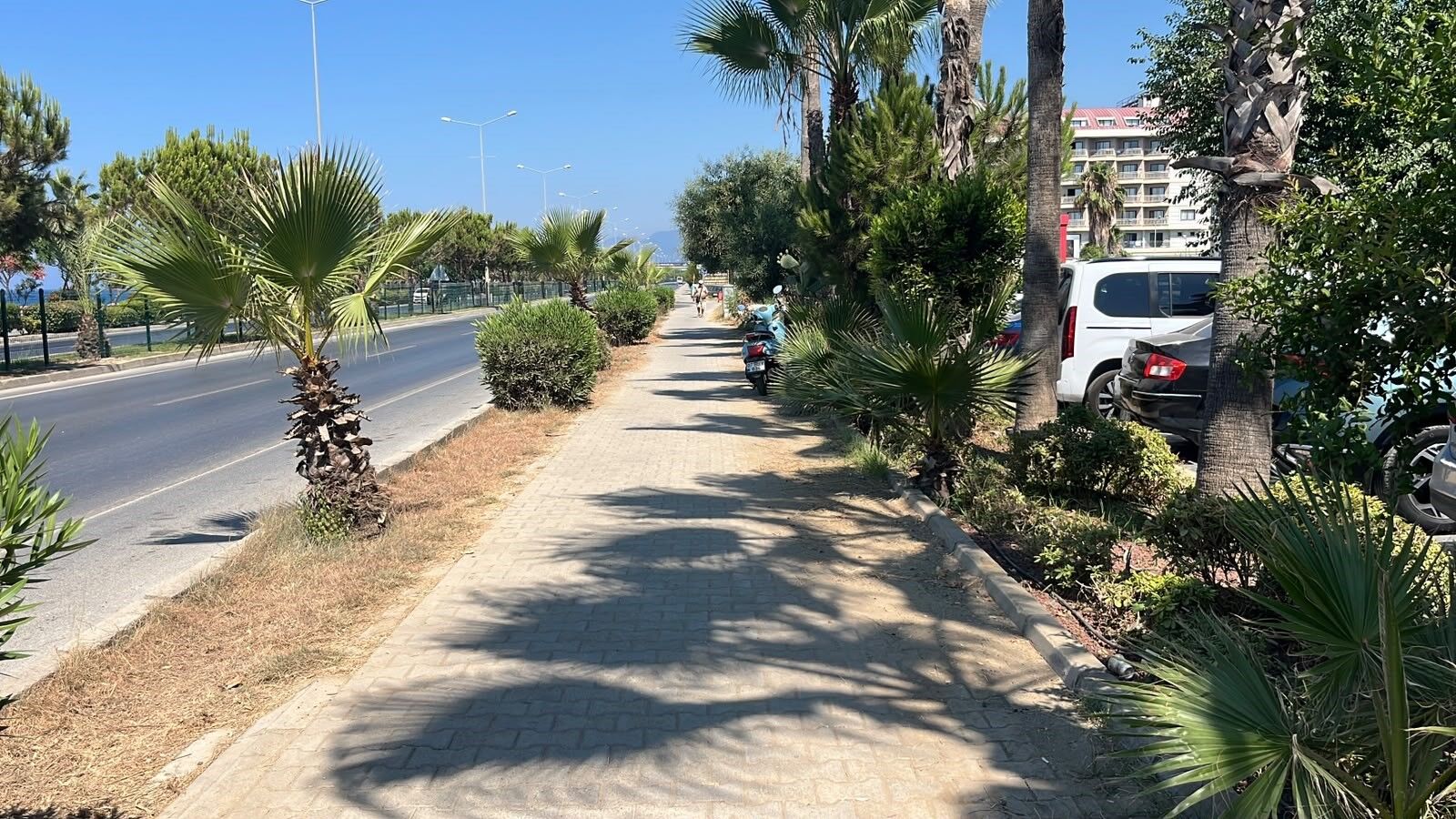 Alanya'da Gece Bıraktığı Motosikleti Sabah Göremeyince Şok Oldu (1)