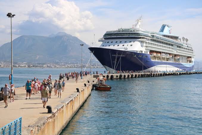 Alanya'ya Dev Gemiler Yanaştı Ne Kadar Turist Getirdiler (1)