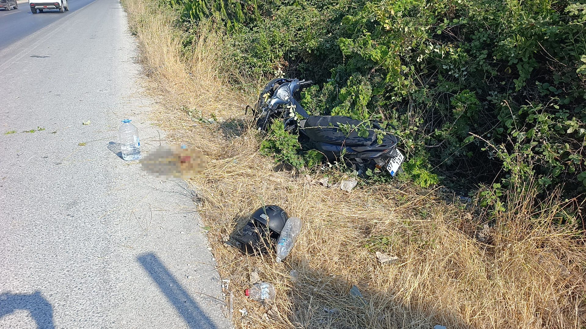 Antalya Manavgat Yolunda Motosiklet Tabelaya Çarptı (2)
