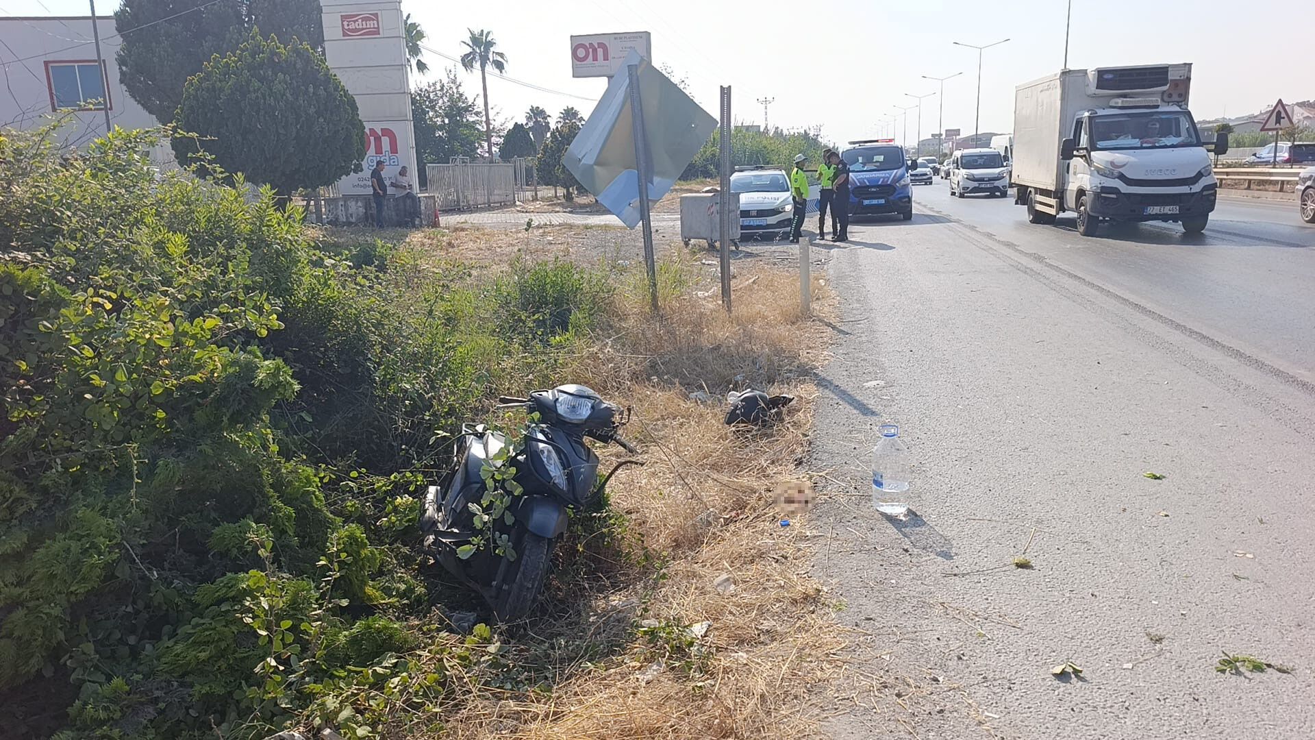 Antalya Manavgat Yolunda Motosiklet Tabelaya Çarptı (3)
