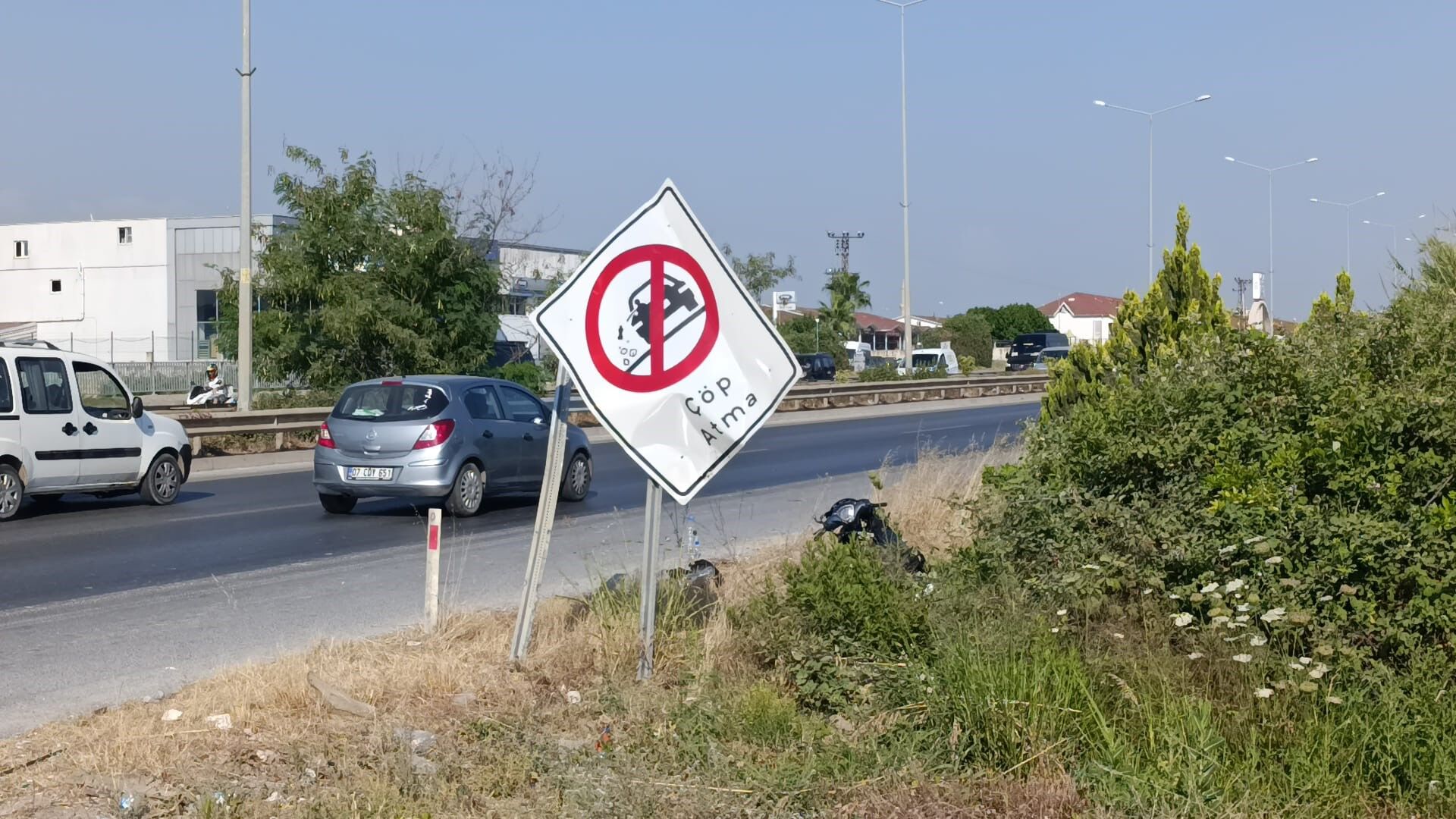Antalya Manavgat Yolunda Motosiklet Tabelaya Çarptı (4)