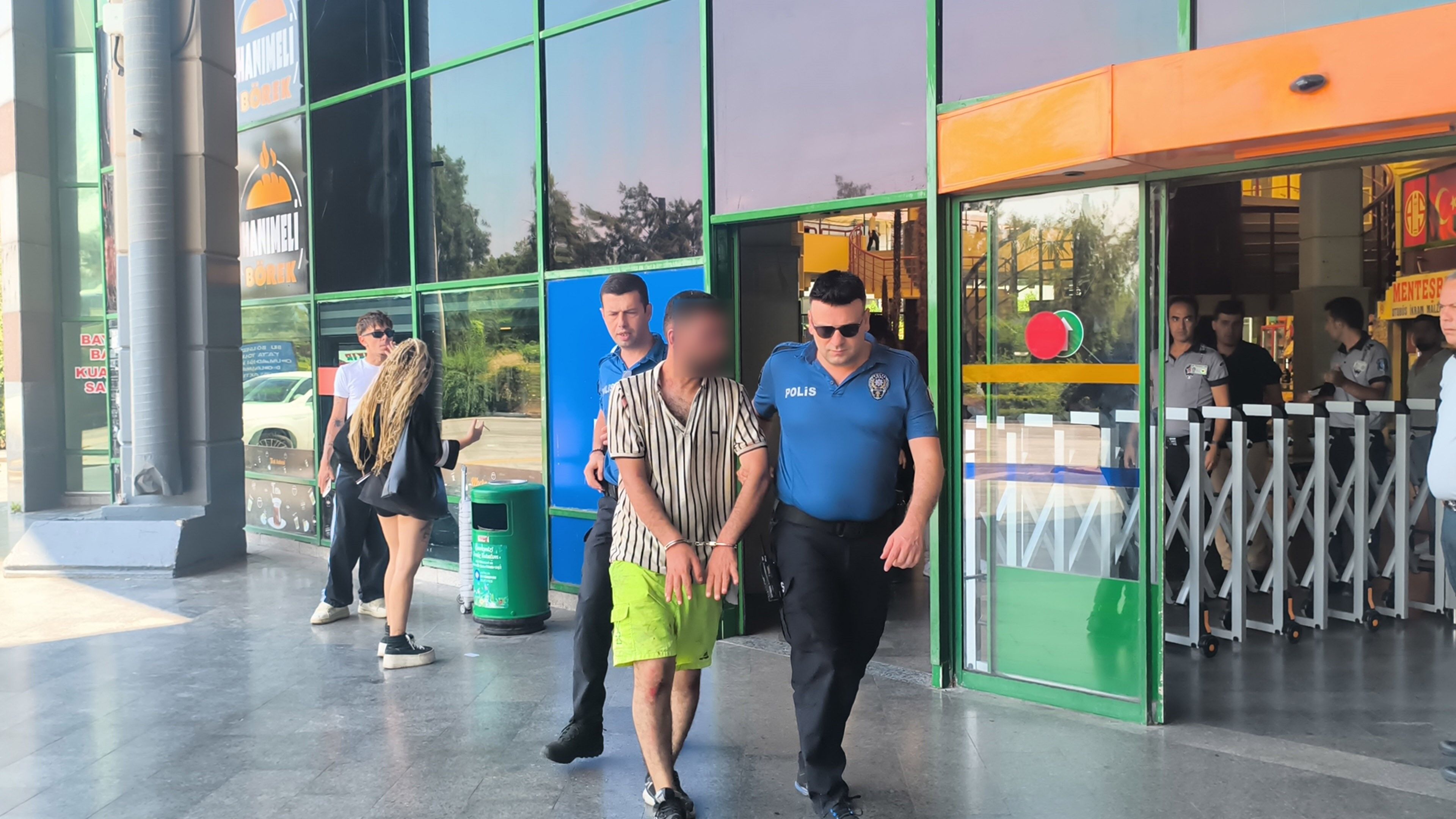 Antalya Otogarı'nda Kanlı Kavga! Çuvala Gizleyip Bıçakladı (7)