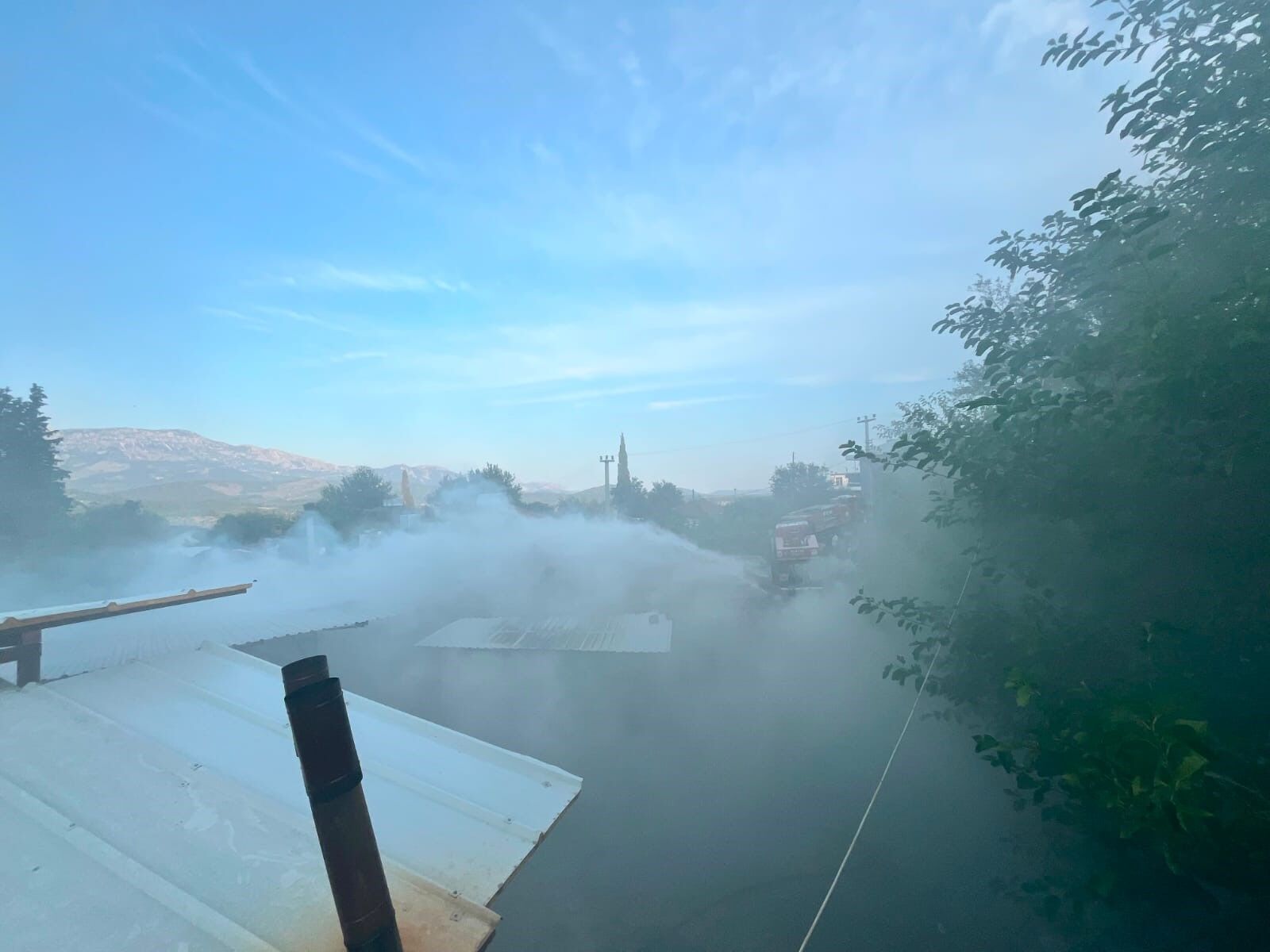 Antalya'da 3 Saat Boyunca Yangını Söndürmek Için Uğraştılar (1)