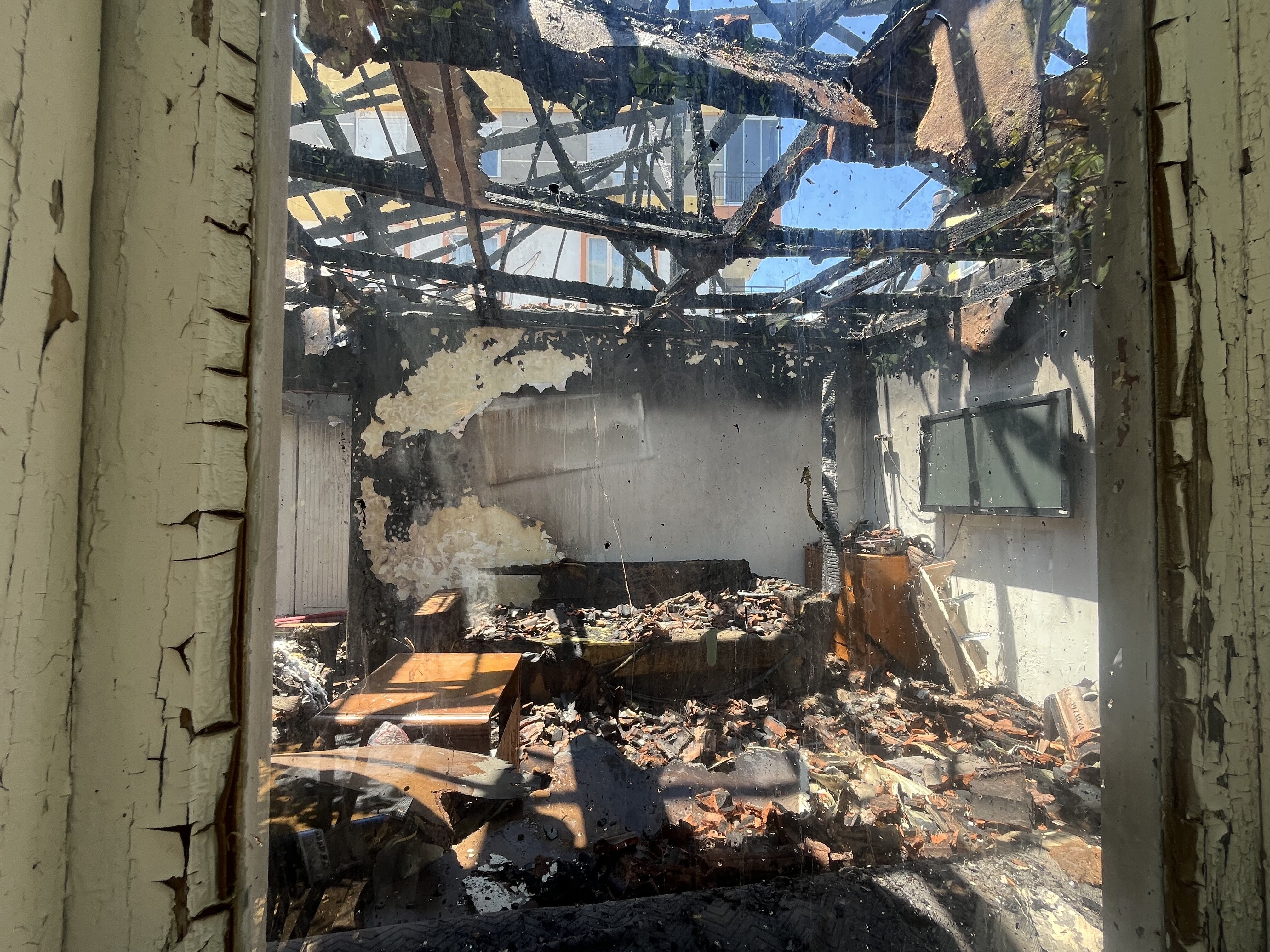 Antalya'da Alevler Tek Katlı Evi Yuttu (3)