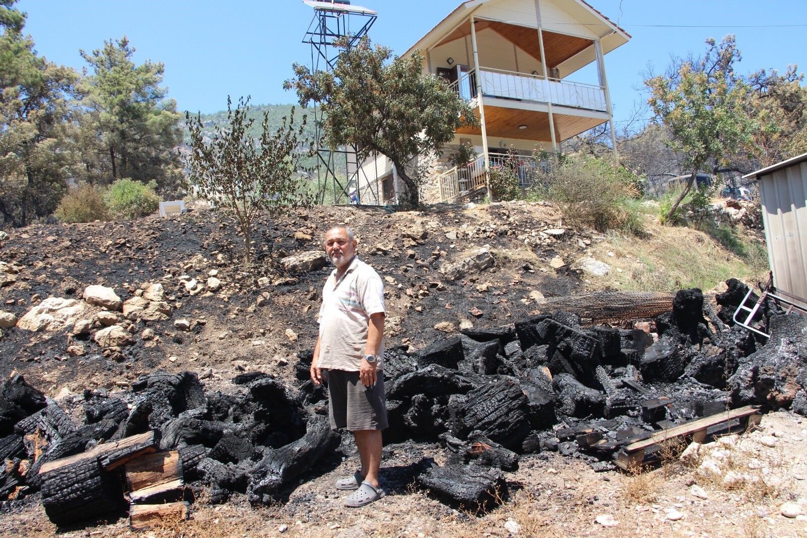 Antalya'da Alevlere Karşı Evini Kurudu (1)