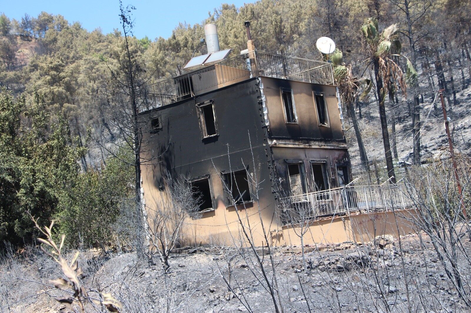 Antalya'da Alevlere Karşı Evini Kurudu (5)