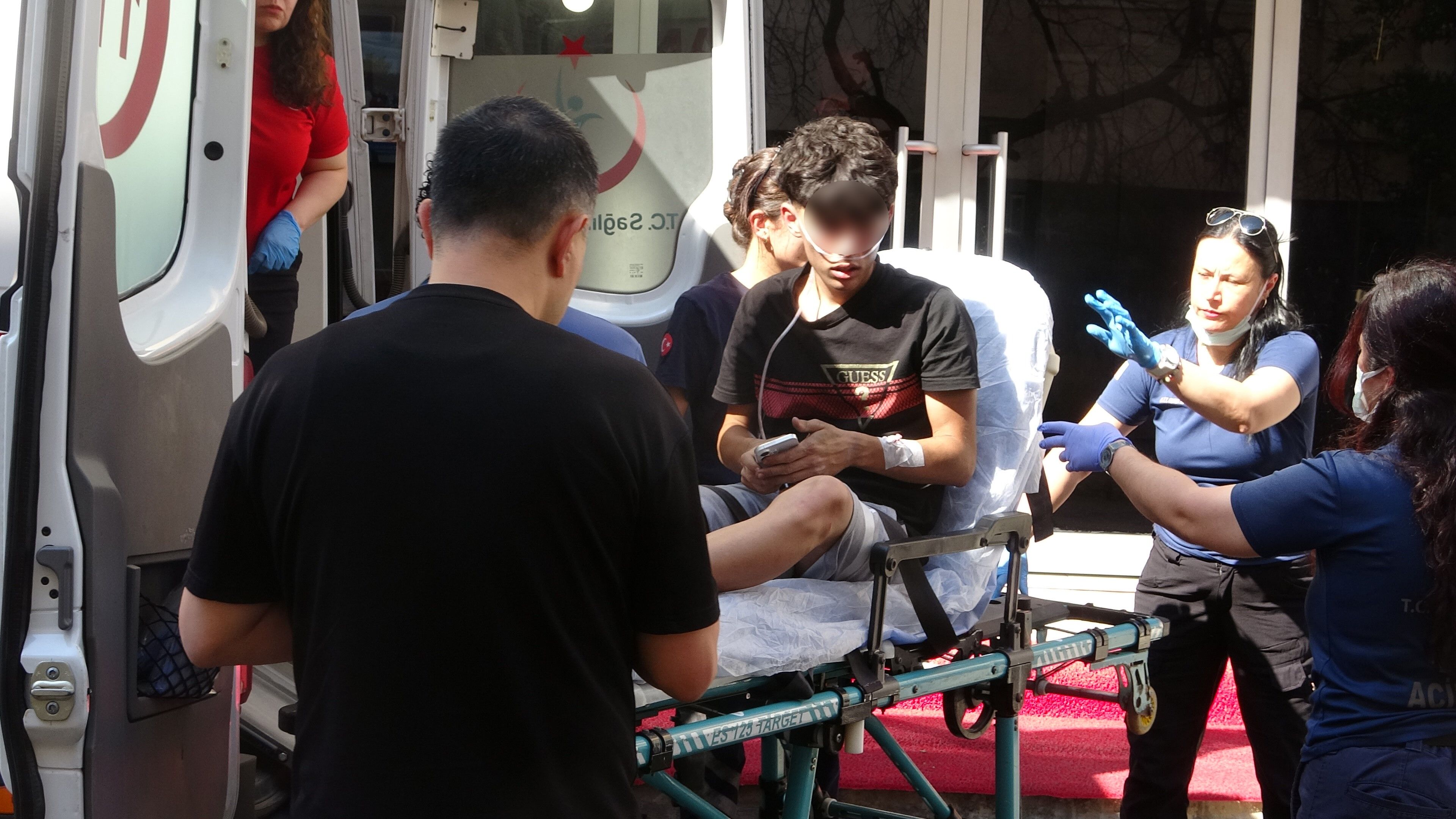 Antalya'da Alevlerin Arasında Can Pazarı! Pencere Kenarına Sığındılar (2)