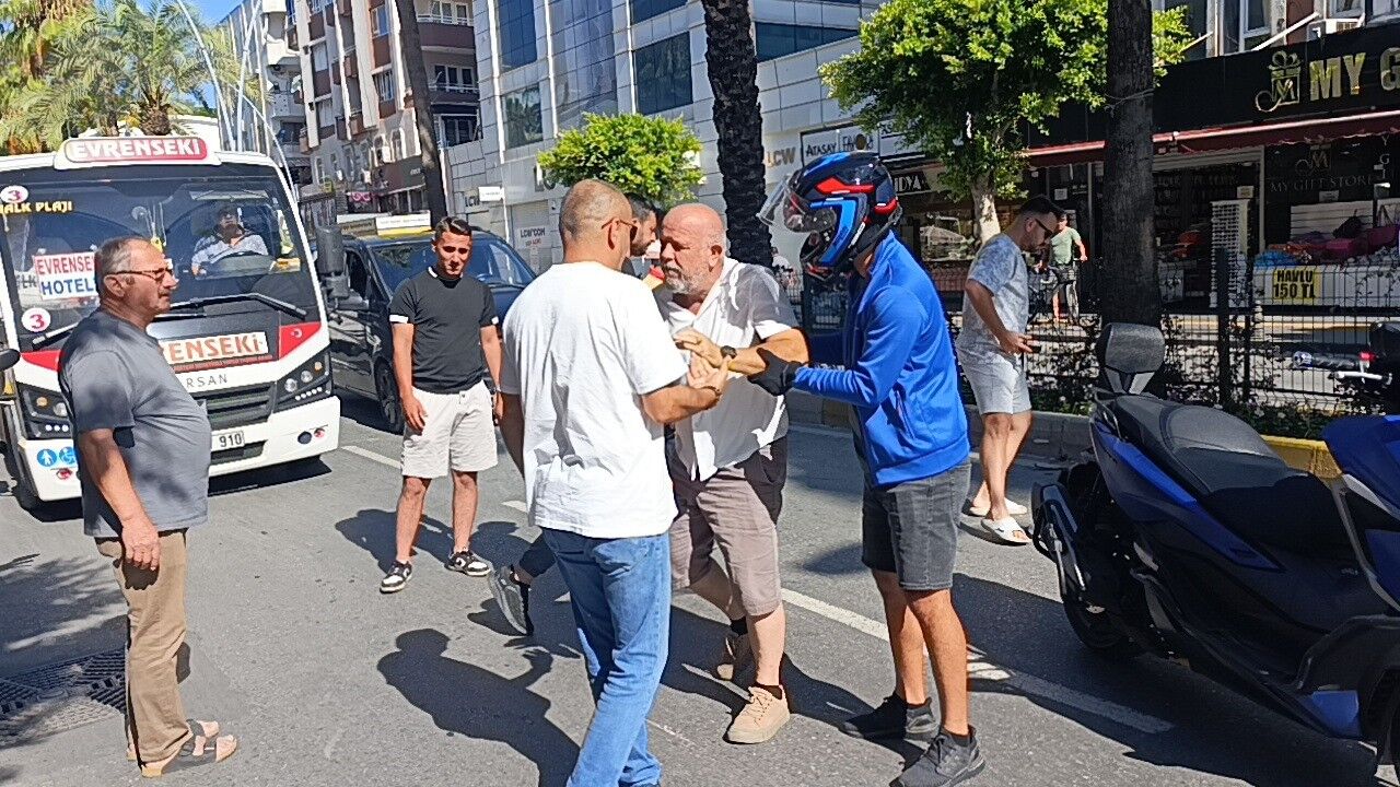 Antalya'da Bir Saat Arayla Iki Ayrı Kaza (3)