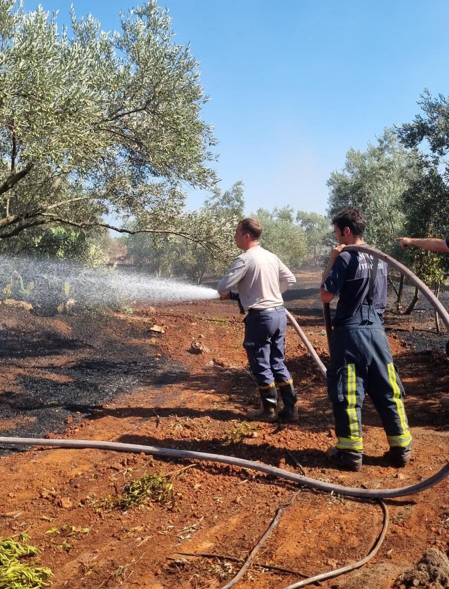 Antalya'da Ekipler Teyakkuzda! İtfaiyeden Yoğun Mesai (2)