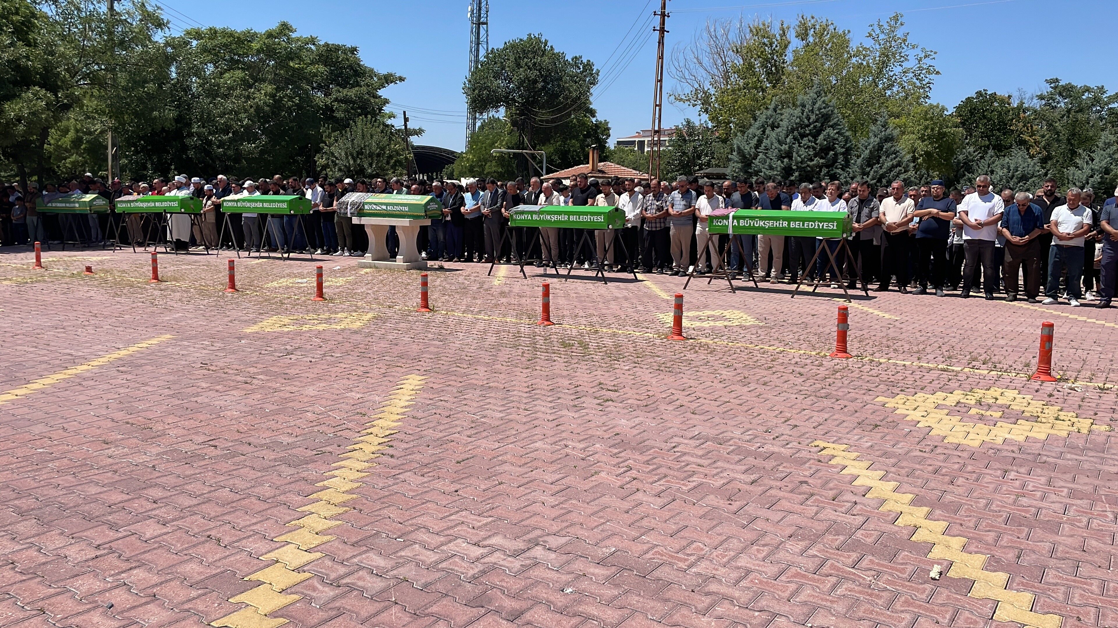 Antalya'da Feci Kazada Ölen Aile Konya'da Defnedildi (3)