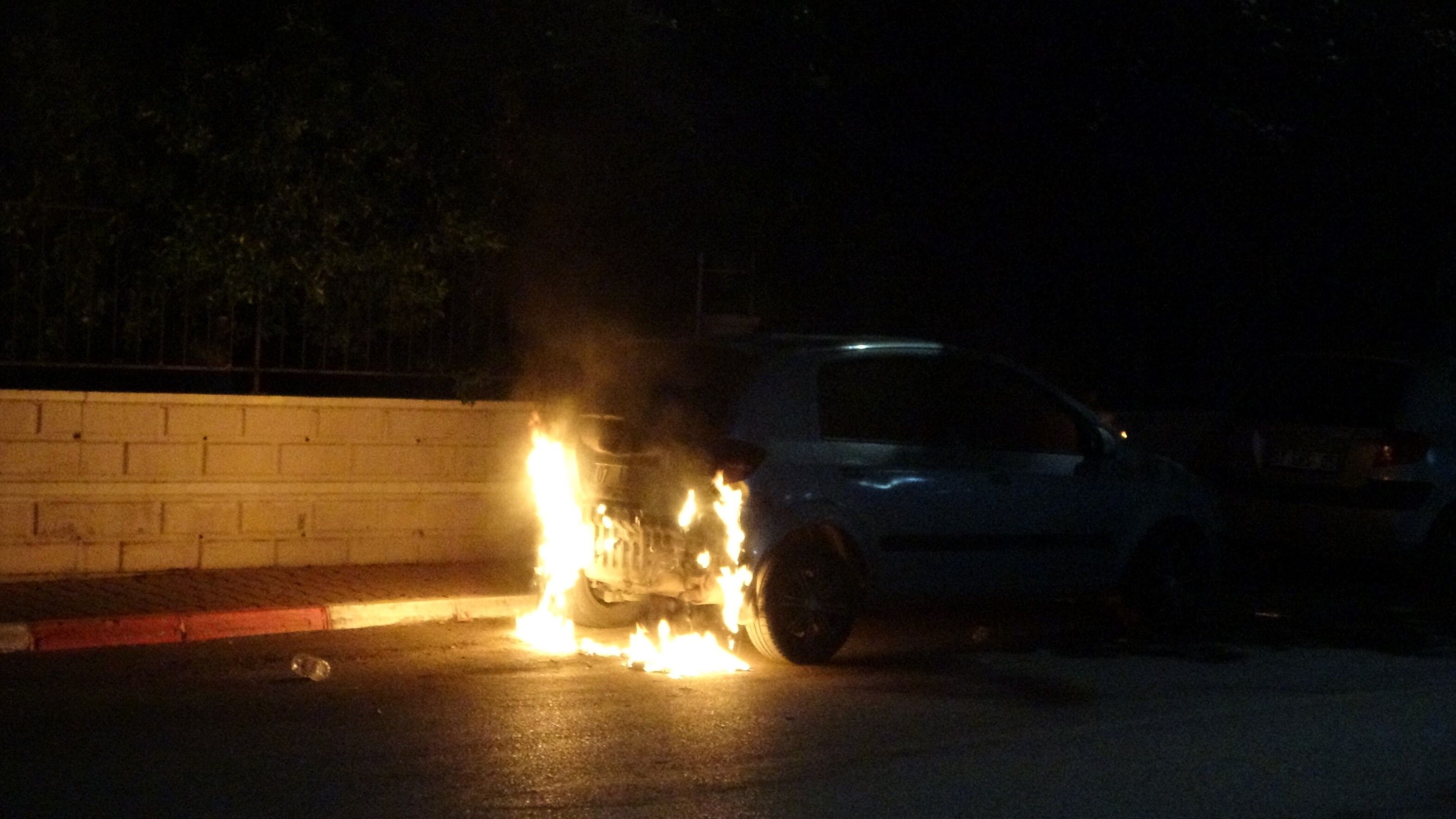 Antalya'da Gece Saatlerinde Çıkan Yangına Su Şişeleriyle Müdahale Ettiler (2)