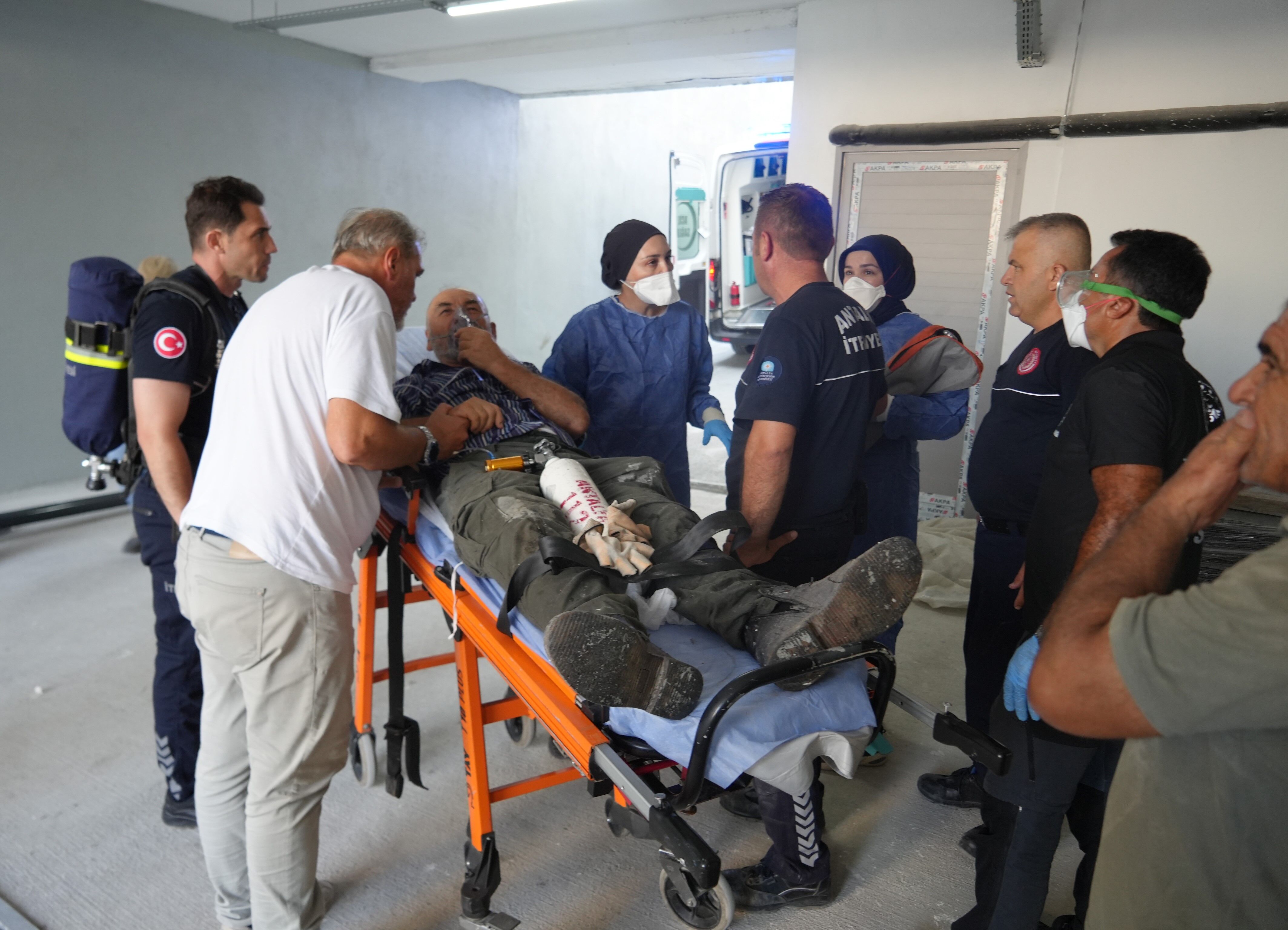 Antalya'da Inşaatta Korkutan Olay! İşçiler Bir Anda Fenalaştı (4)