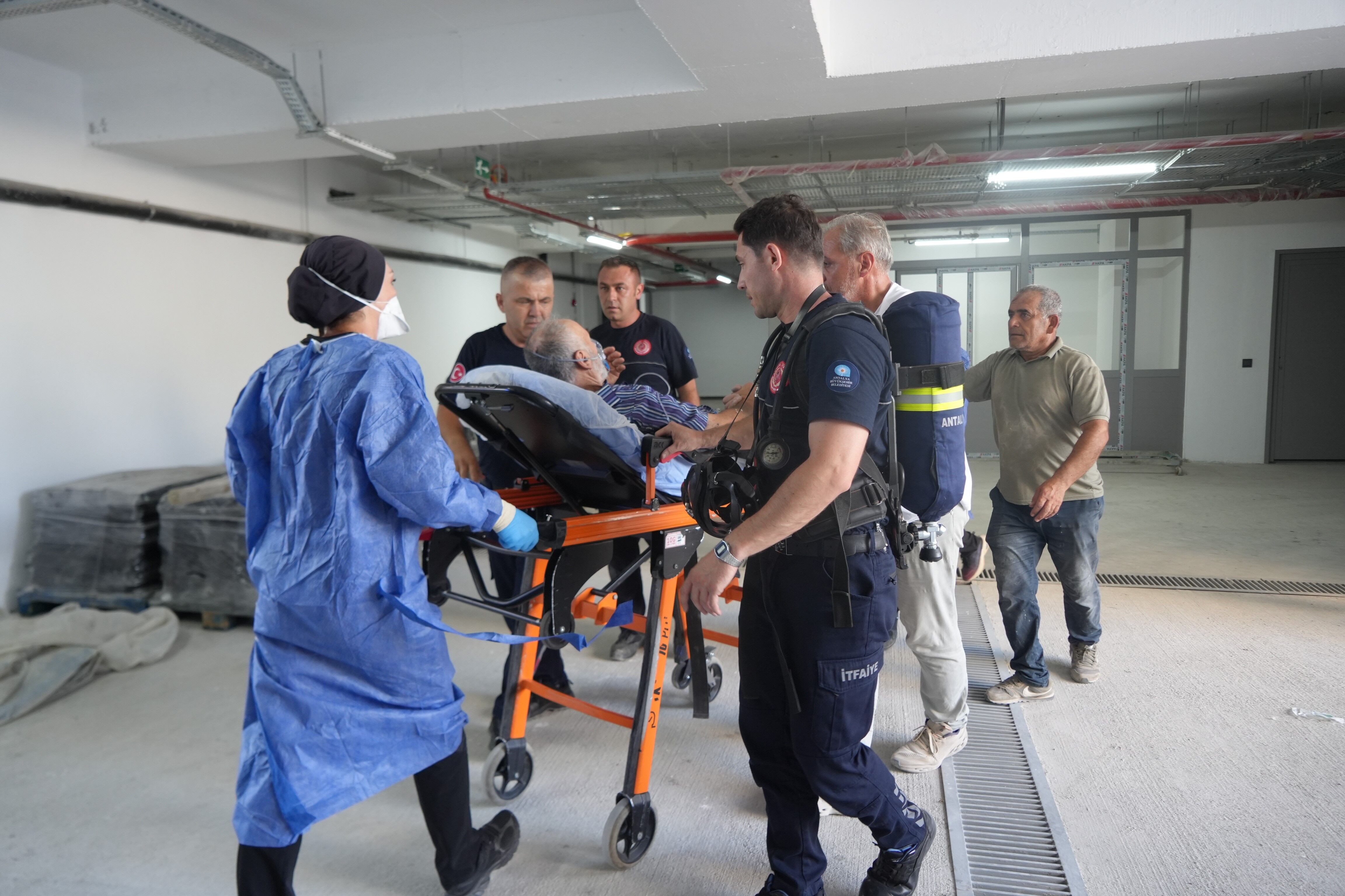 Antalya'da Inşaatta Korkutan Olay! İşçiler Bir Anda Fenalaştı (6)