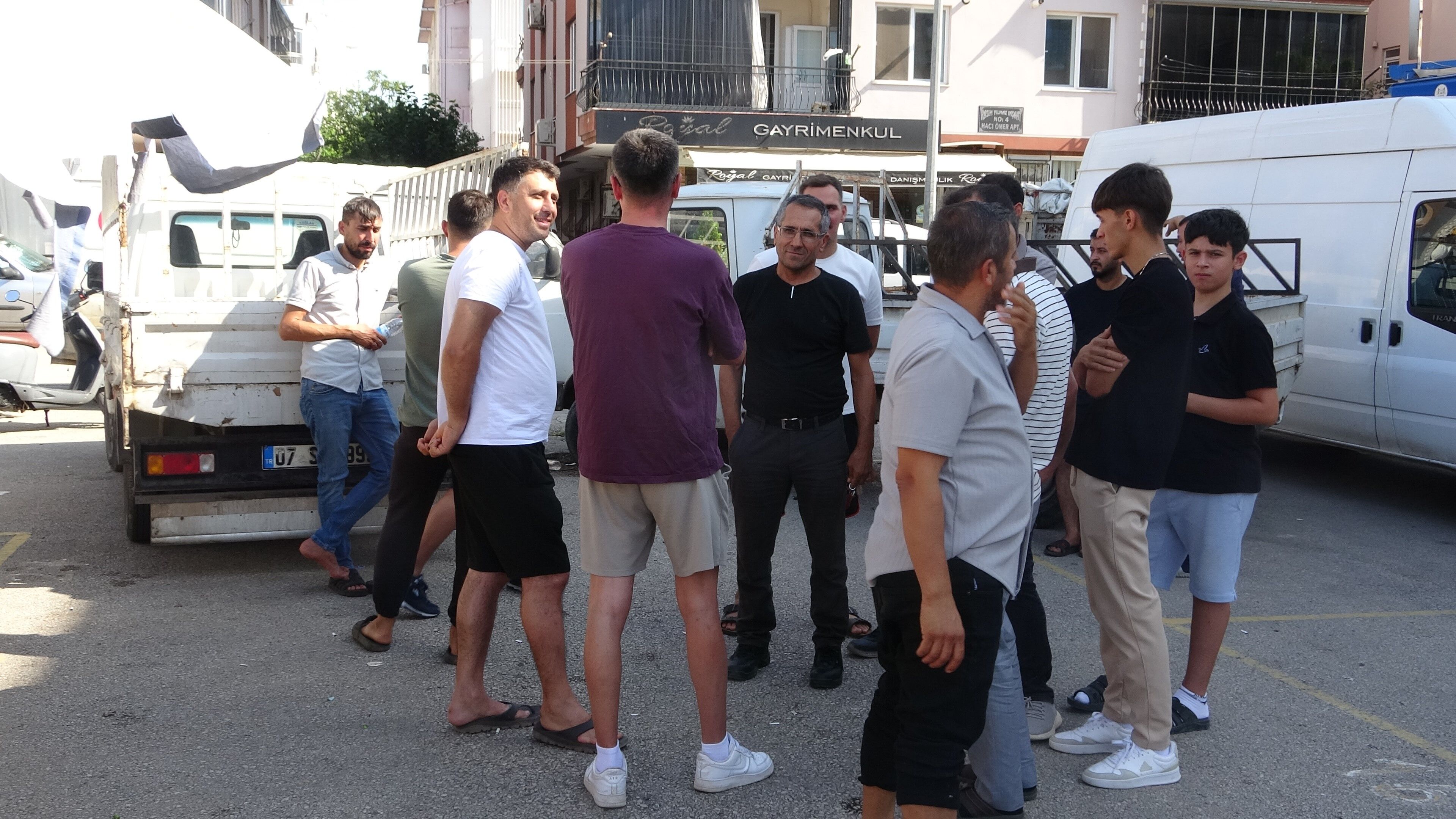 Antalya'da Pazar Esnafı Tezgah Açmadı (1)