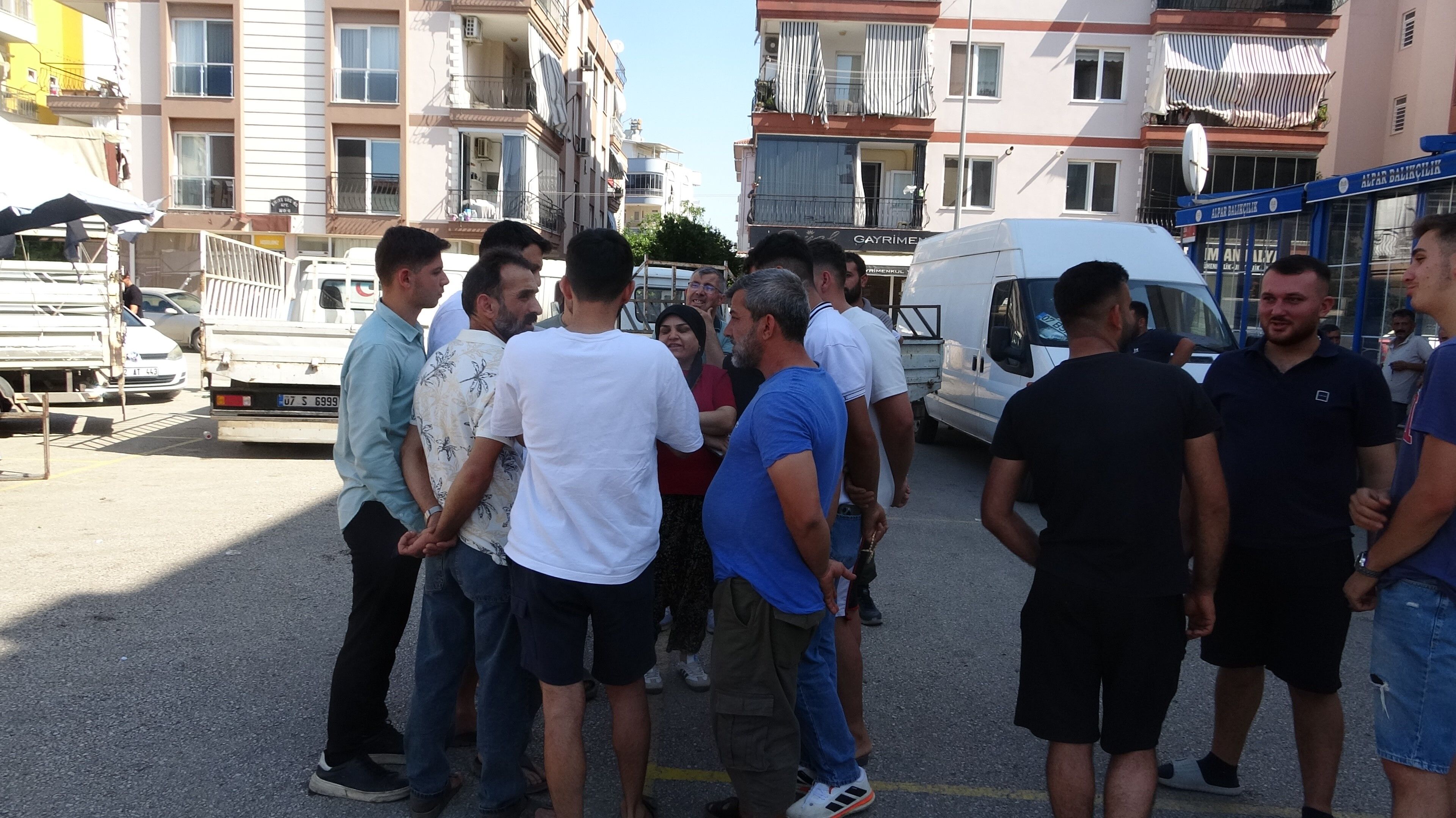 Antalya'da Pazar Esnafı Tezgah Açmadı (5)