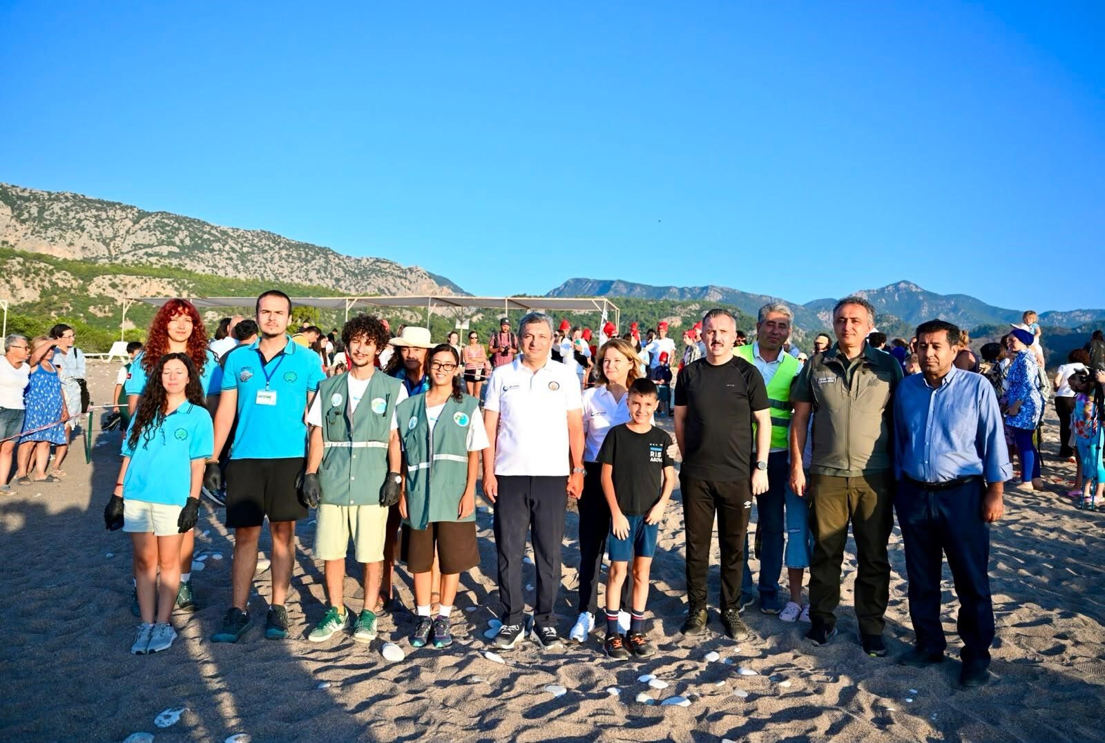 Antalya'da Plaja Bu Kez Kendileri Için Değil, Onlar Için Geldiler (6)