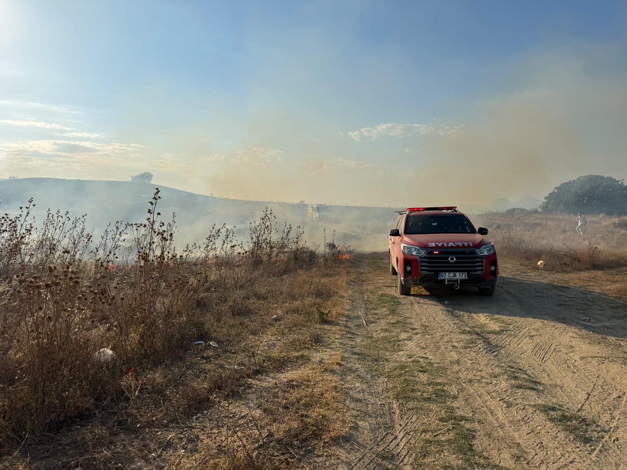 Antalya'da Rüzgar Alevleri Kısa Sürede Büyüttü (5)