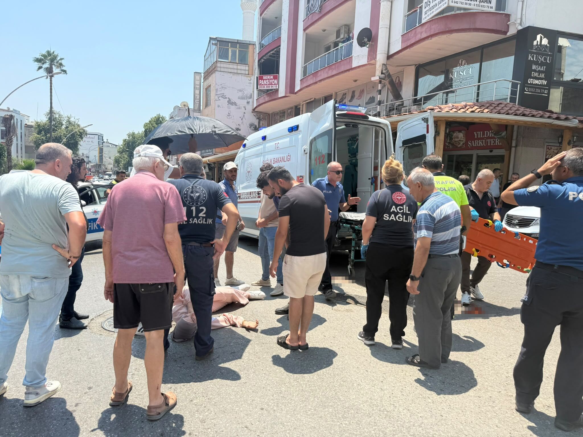 Antalya'da Sağlık Ekipleri Gelene Kadar Güneşten Korudular (3)