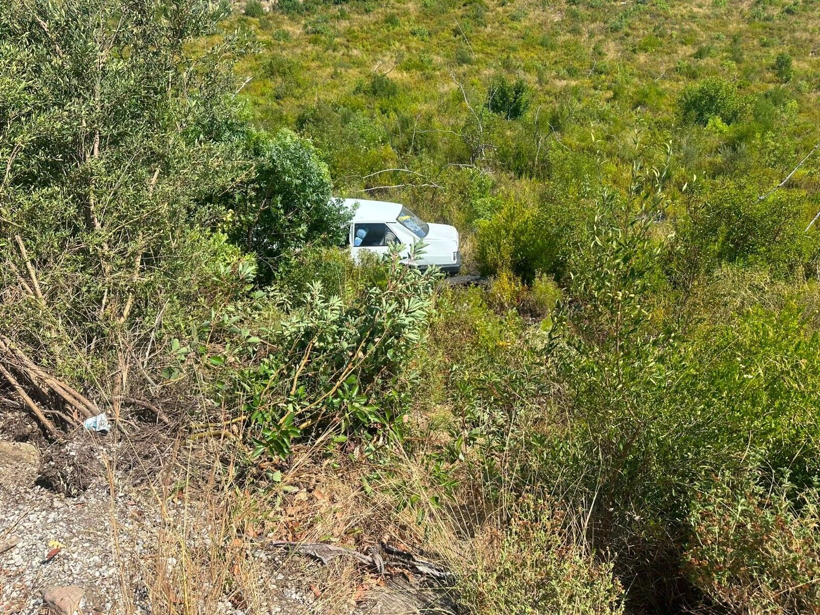 Antalya'da Virajı Alamayan Otomobil Uçtu (1)