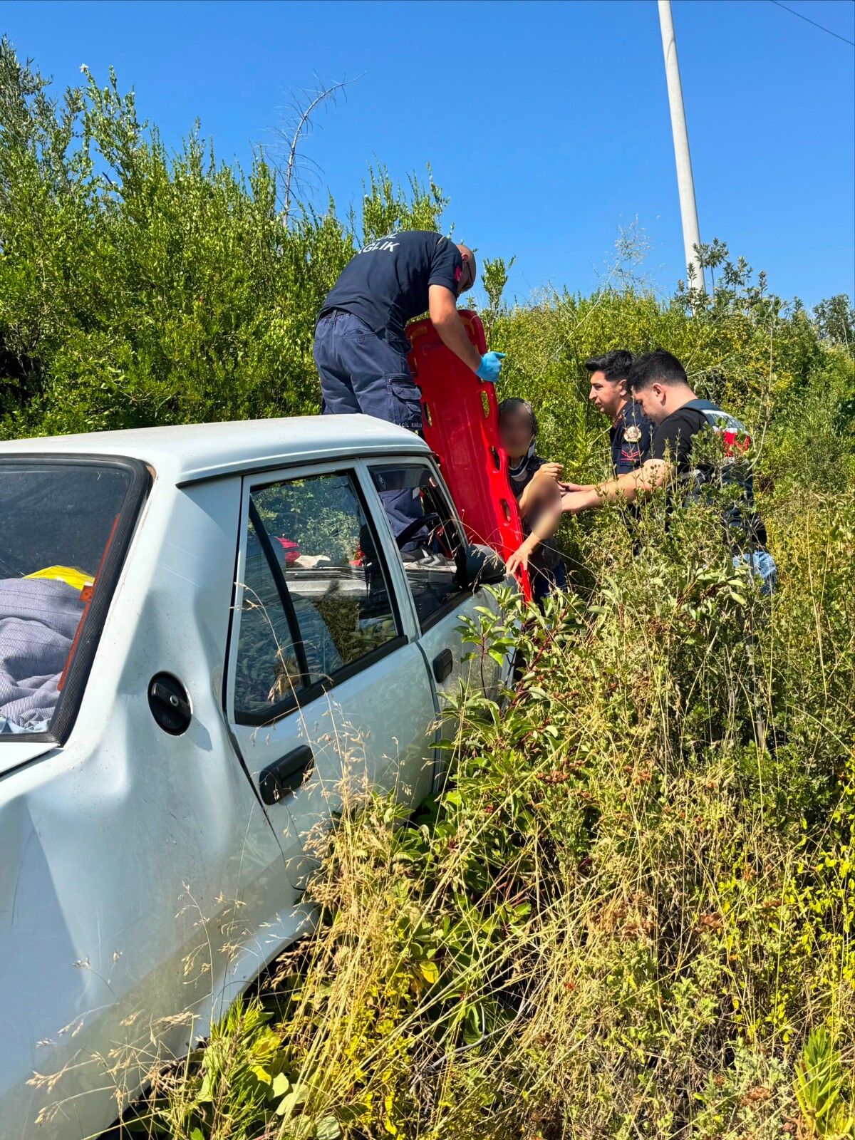 Antalya'da Virajı Alamayan Otomobil Uçtu (6)