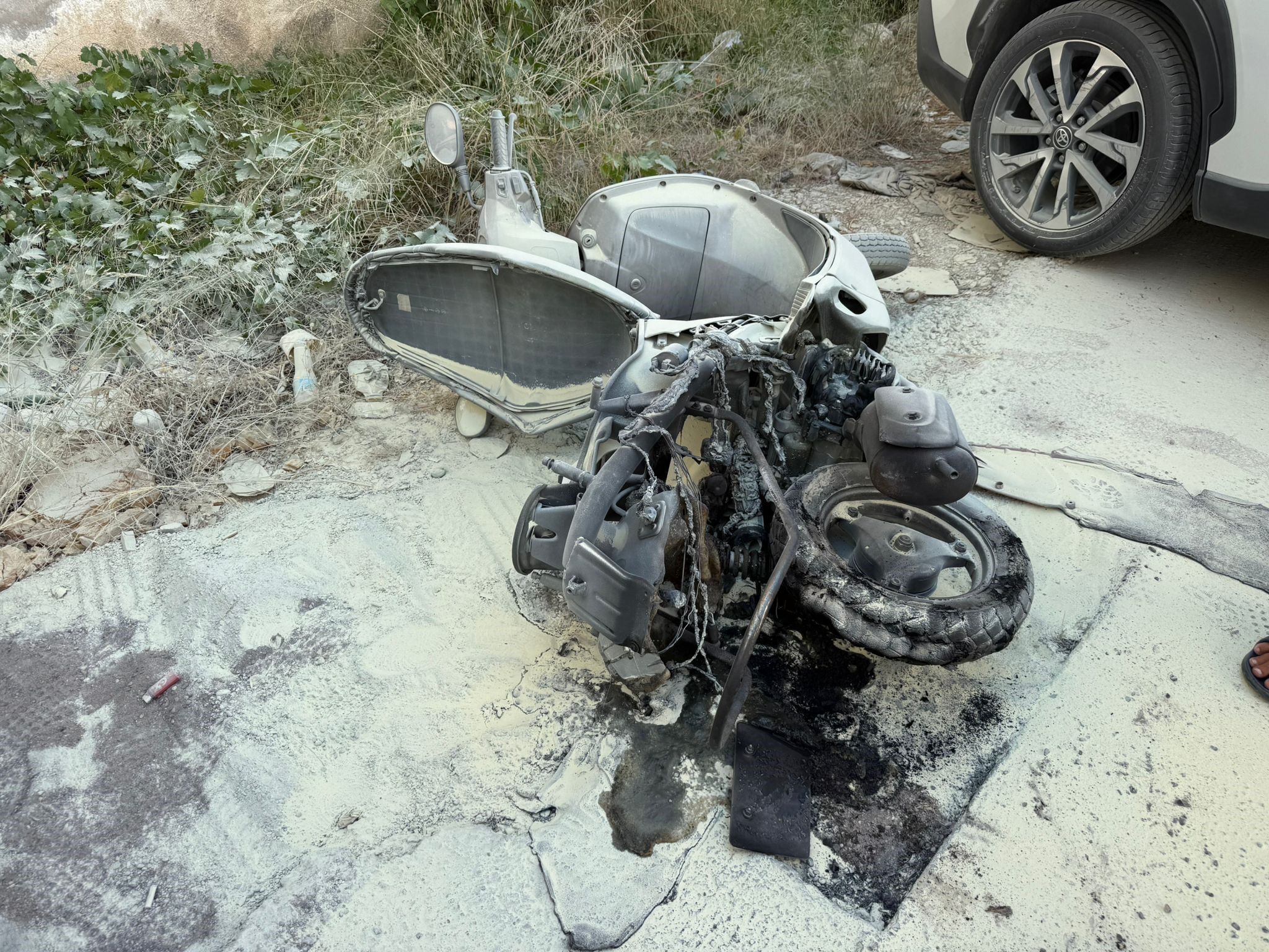 Antalya'da Yanan Motosikleti Canı Pahasına Taşıdı (6)