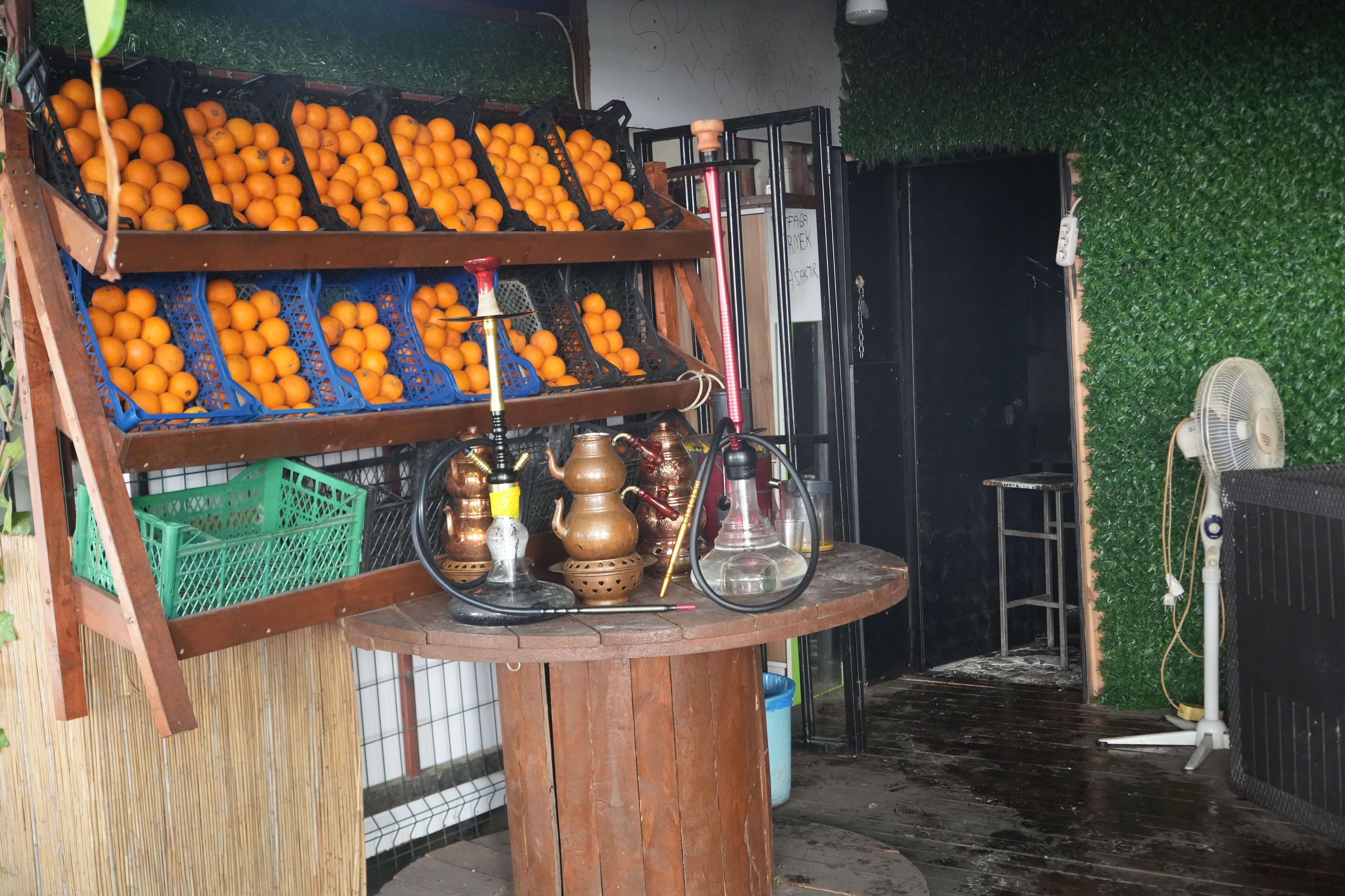 Antalya'da Zabıta Uyardı, Iş Yerini Ateşe Verdi (3)