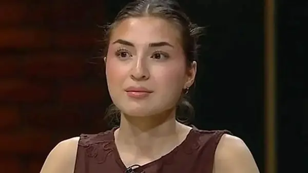 Ayla Canpunar, Sosyal Medya Hesabından Yaptığı Paylaşımla Yeğenini Kaybettiğini Duyurdu. (2)