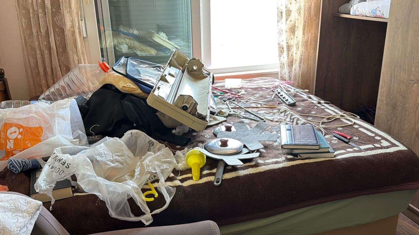 Böyle Soygun Görülmedi! Alanya'da Evi Adeta Yağmalandı (7)