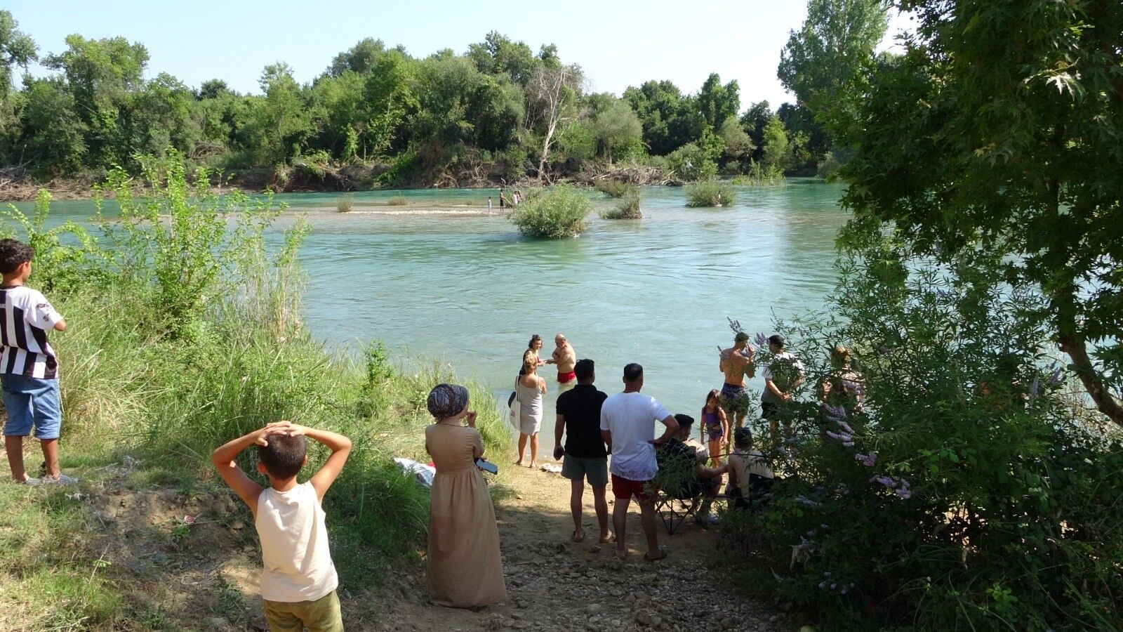 Manavgat Irmağı'nda Itfaiye Botuyla Hayata Tutundular (4)
