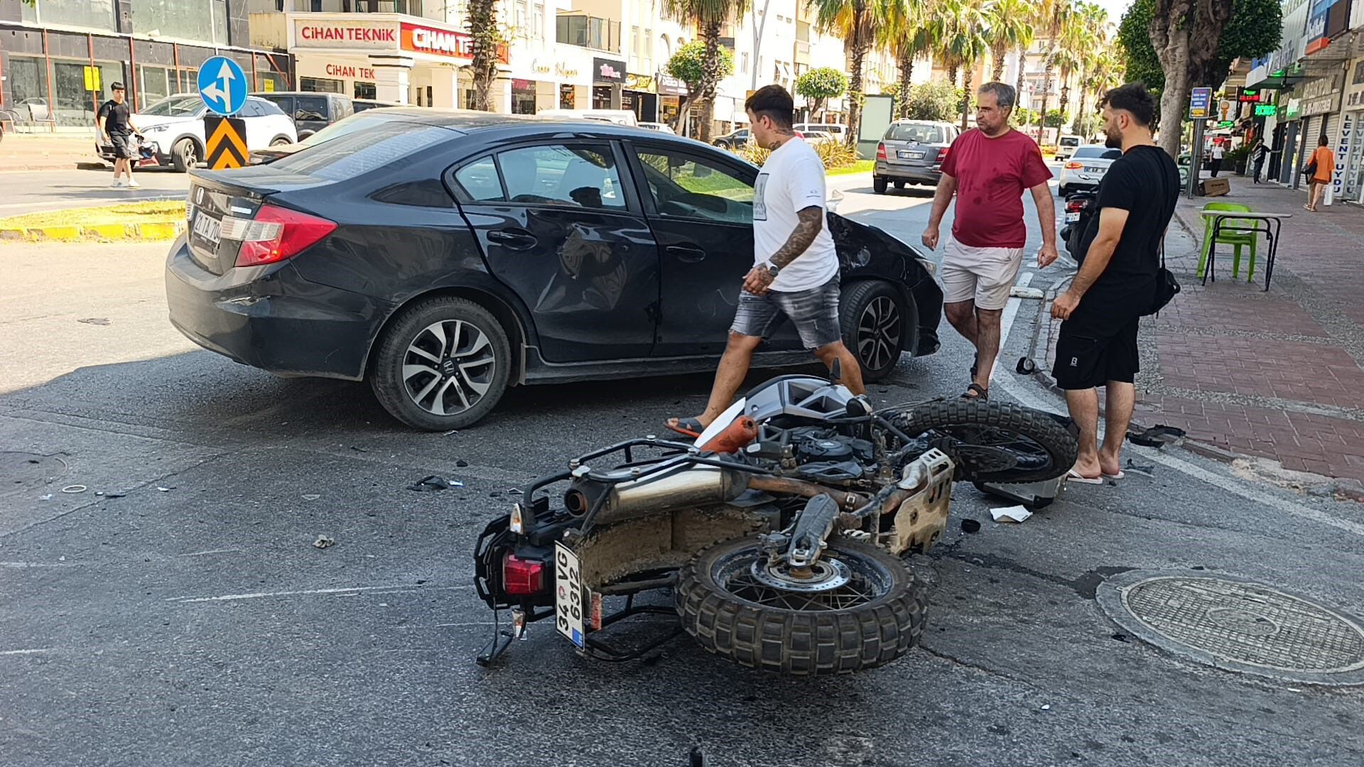 Manavgat'ta Çarpışmanın Etkisiyle Yola Savruldu (4)