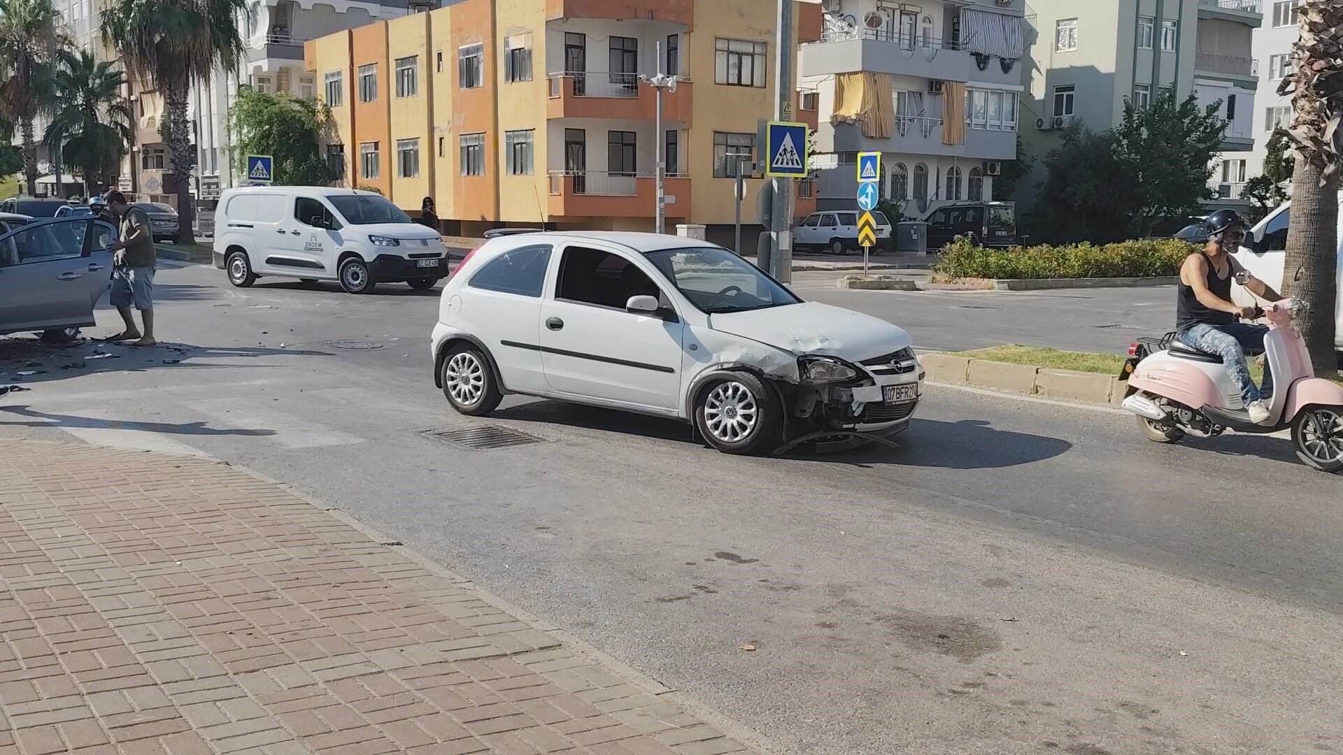 Manavgat'ta Iki Sürücü Yaralandı (3)
