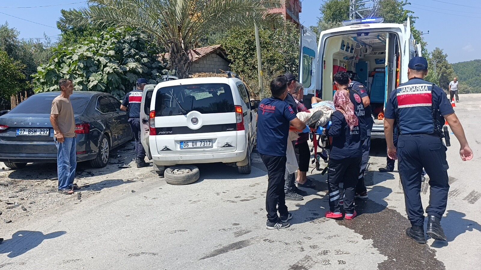 Manavgat'ta Kafa Kafaya Çarpışmada Bir Yaralı (2)
