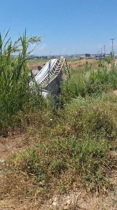 Manavgat'ta Kamyonet Kontrolden Çıktı, Kanala Uçtu (2)