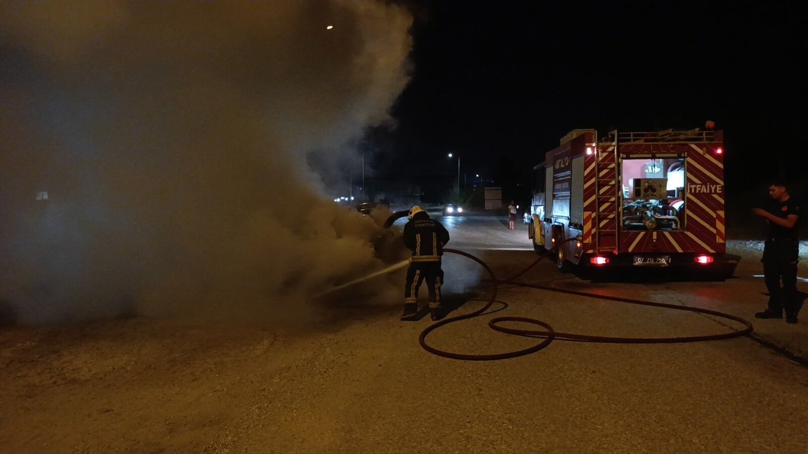 Manavgat'ta Motor Yangını Aracı Kül Etti (1)