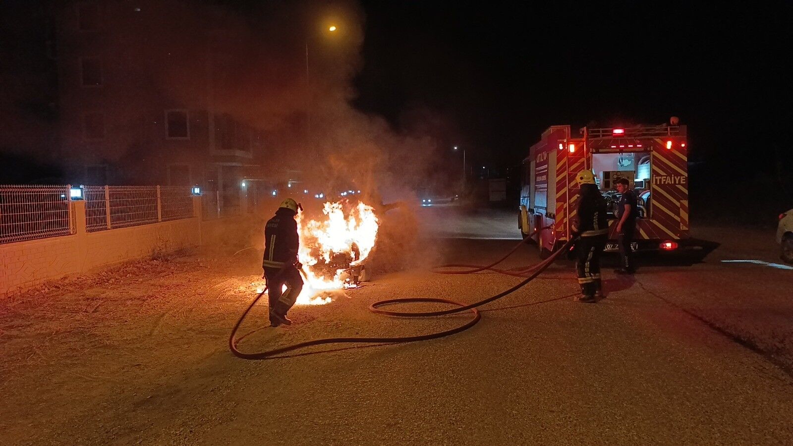 Manavgat'ta Motor Yangını Aracı Kül Etti (4)