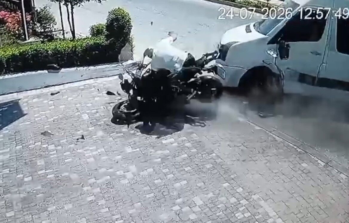Manavgat'ta Motosikletlilerin Savrulma Anı Kamerada! Ağır Yaralılar (2)