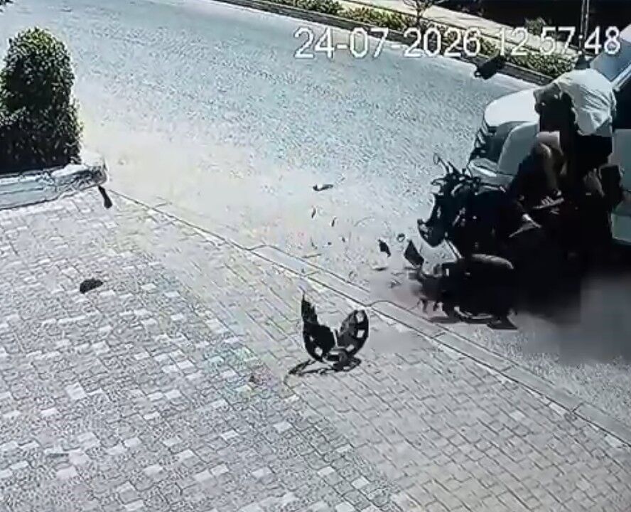 Manavgat'ta Motosikletlilerin Savrulma Anı Kamerada! Ağır Yaralılar (3)