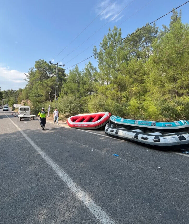 Manavgat’ta Rafting Botları Devrildi 3 Yaralı (3)